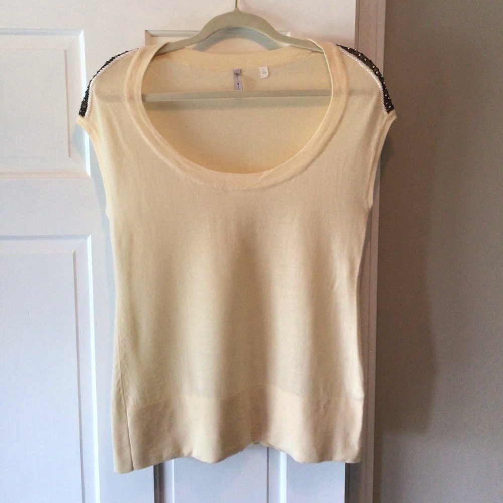 NWOT - IISLI Short Sleeved Sweater
